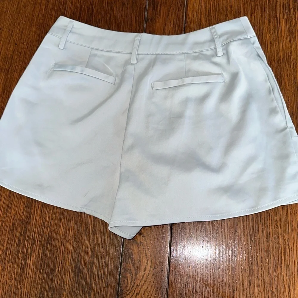 Women’s forever 21 light blue pleated shorts size S